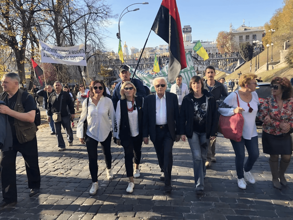 Степан Хмара: рік без героя, пошкоджена могила та історія його трьох дітей