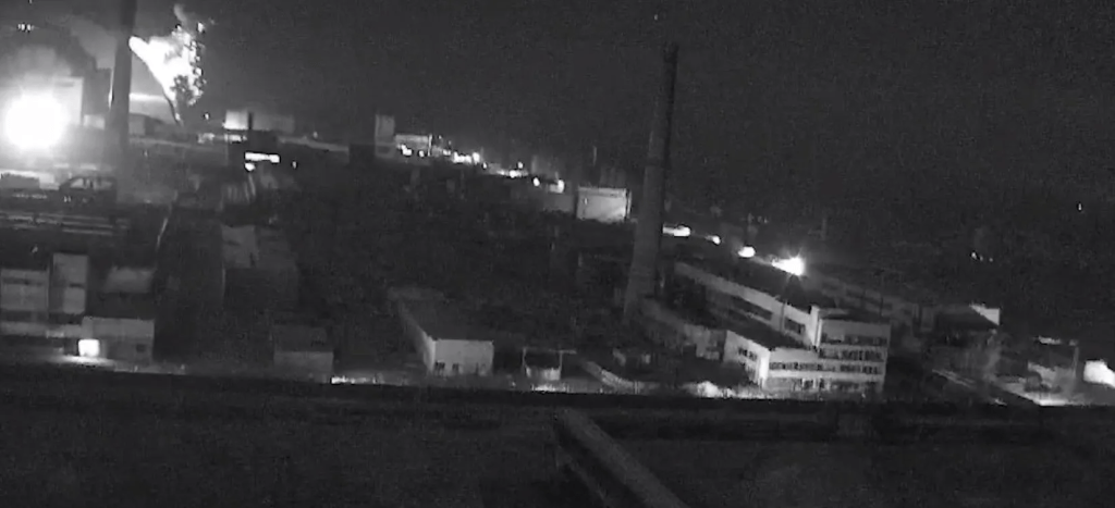 Російський дрон завдав удару по ЧАЕС: Зеленський опублікував відео пожежі