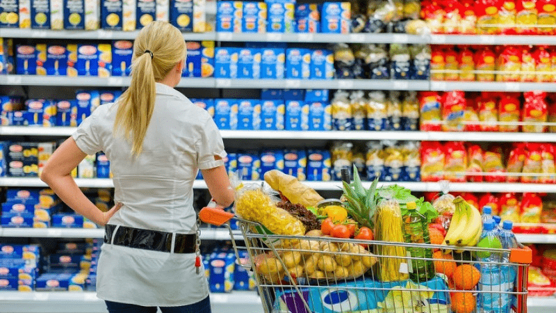 Що не можна купувати дешево: продукти, на яких краще не економити