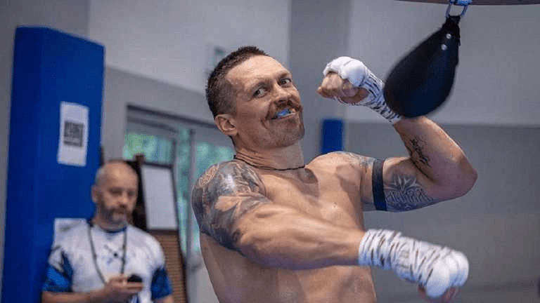 Усик може провести унікальний бій з чемпіоном UFC Перейрою