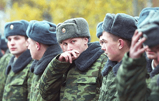 Кремль відправляє строковиків, в тому числі з окупованих регіонів, на передову війни