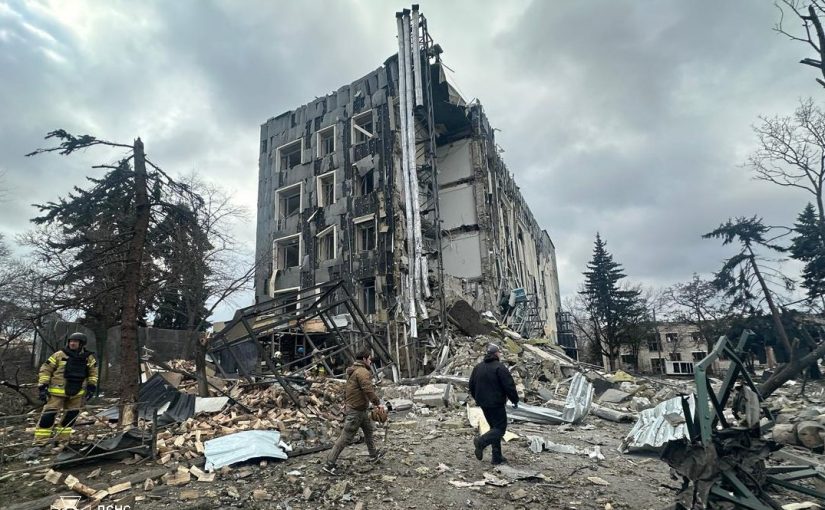 Россияне баллистикой ударили по Изюму: сколько погибших и раненых (фото) ➤ Prozoro.net.ua