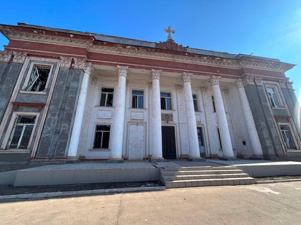 Російська ракета зруйнувала храм УПЦ МП у Кривому Розі: фото 5 Російська ракета зруйнувала храм УПЦ МП у Кривому Розі: фото
