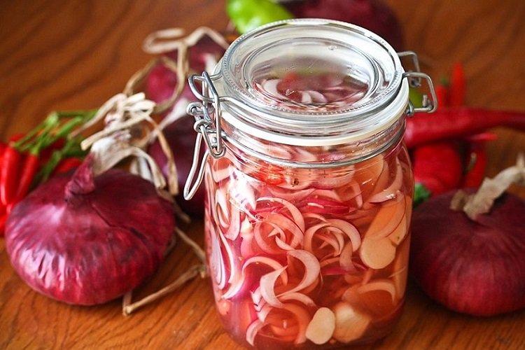 Маринована цибуля: рецепт хрумкої і пікантної закуски для будь-якої страви ➤ Prozoro.net.ua