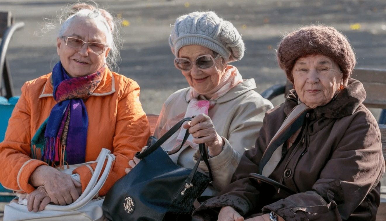 Пільги для українців 60+: на які послуги будуть знижки у березні