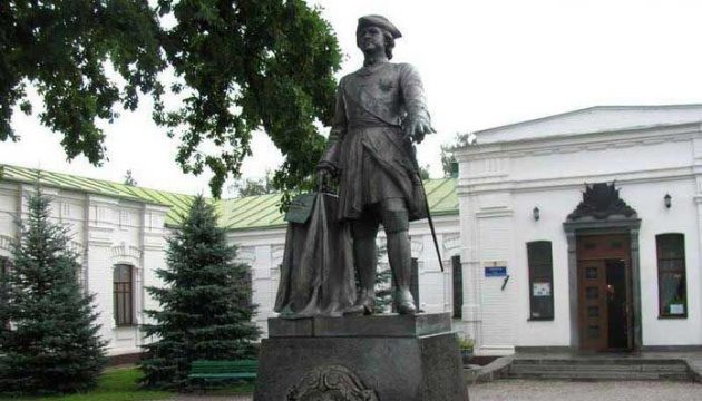 Полтава наконец-то избавилась от памятника российскому тирану и захватчику: фото