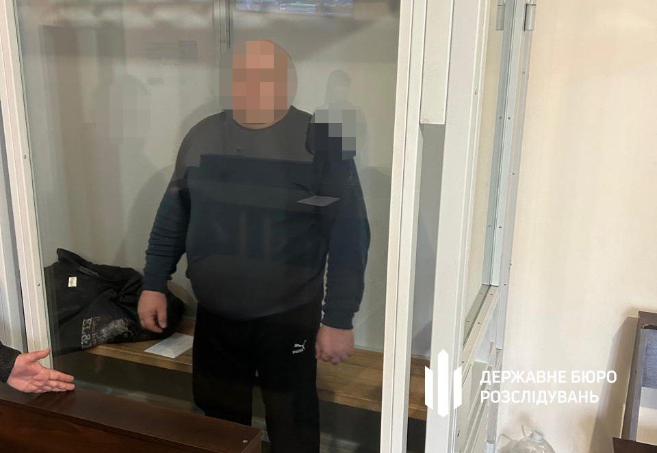 За побори з солдатів командир накупив елітного житла та авто