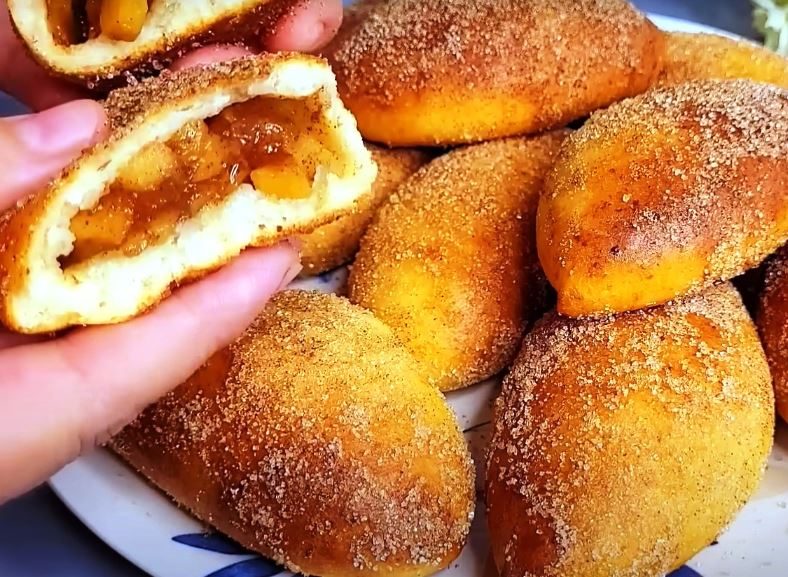 Невероятно мягкие пирожки с яблоками на творожном тесте: как приготовить ➤ Prozoro.net.ua