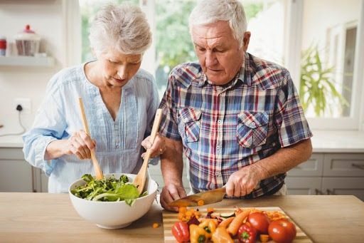 Если вам больше 65 лет, избегайте этих продуктов