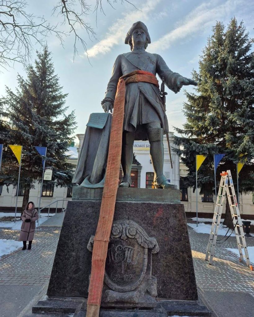 Полтава наконец-то избавилась от памятника российскому тирану и захватчику: фото