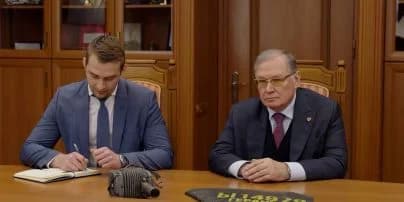 В Кишиневе российскому послу показали обломки дронов: его реакция (видео) 3 В Кишиневе российскому послу показали обломки дронов: его реакция (видео)