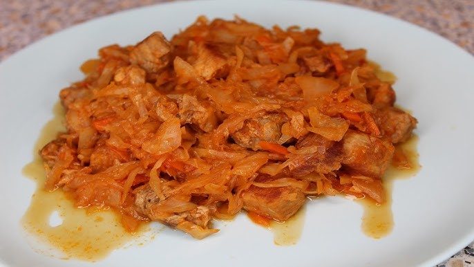 Тушеная капуста с фаршем и овощами: быстрый рецепт