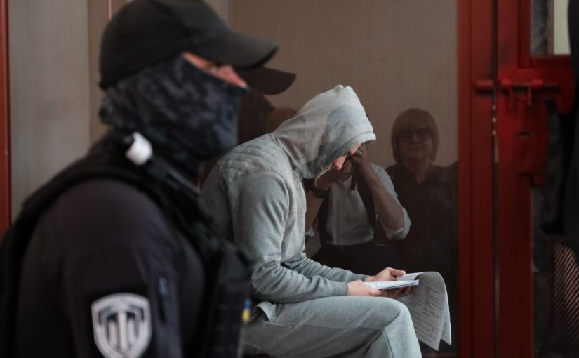 Мать подозреваемого по делу об убийстве подростка на фуникулере ударила журналистку (видео) ➤ Prozoro.net.ua