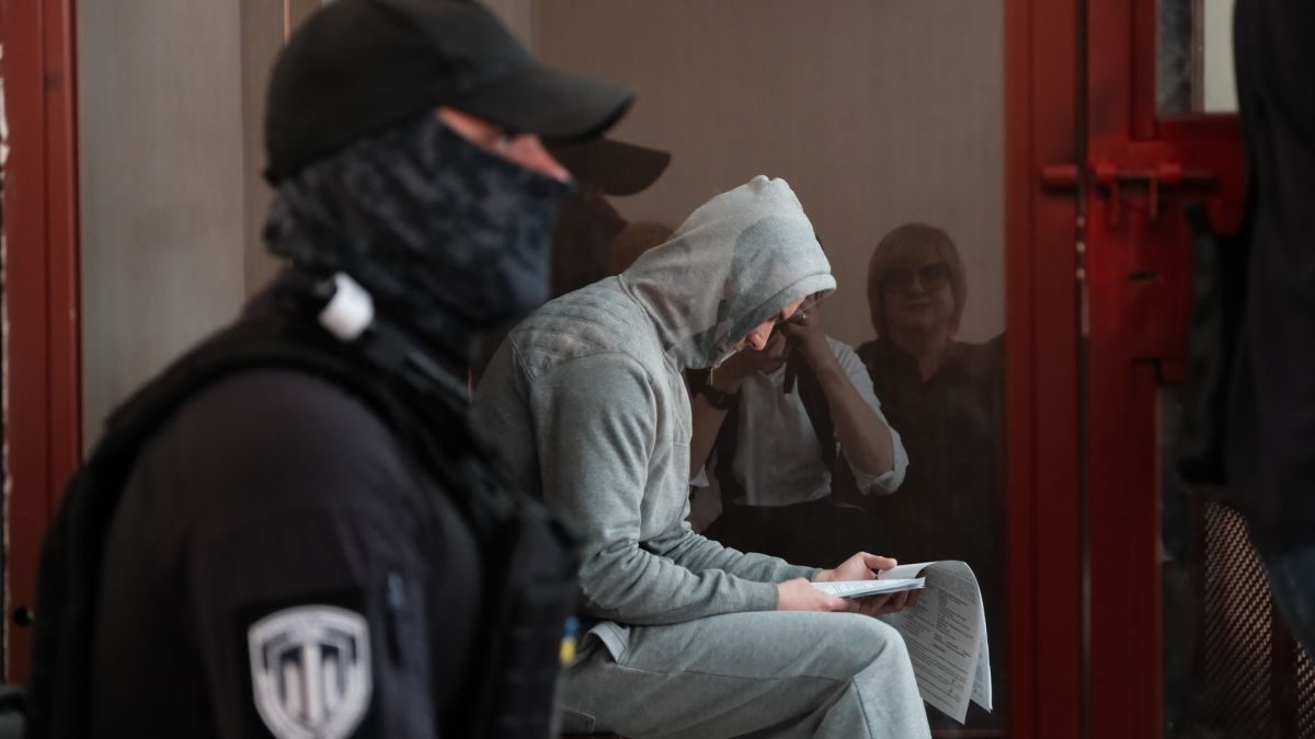 Мать подозреваемого по делу об убийстве подростка на фуникулере ударила журналистку (видео) ➤ Prozoro.net.ua