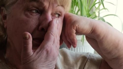 Шахраї виманили у матері загиблого військового 3 млн: яка схема