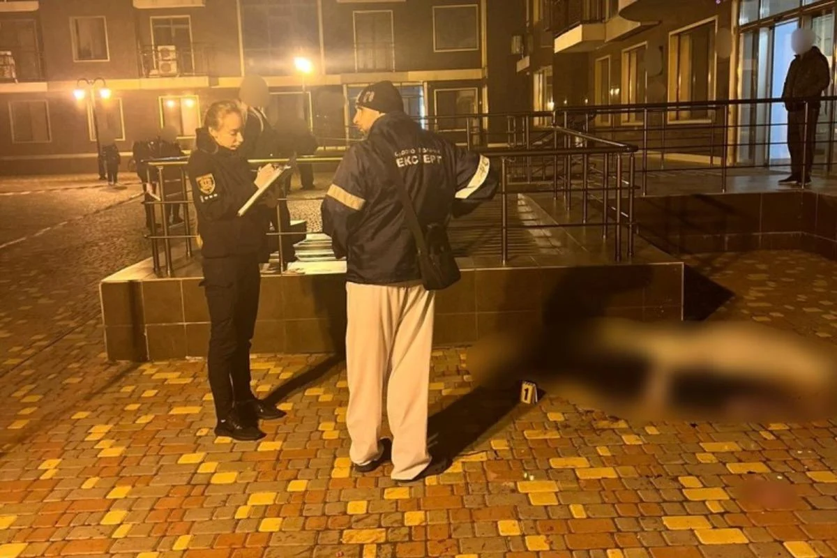 Дитина теж померла: подробиці падіння матері з донькою з 16-го поверху
