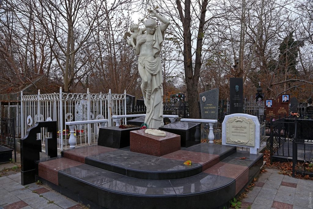 Убили и замуровали в стену: как выглядит могила помощника Гурвица 3 Убили и замуровали в стену: как выглядит могила помощника Гурвица