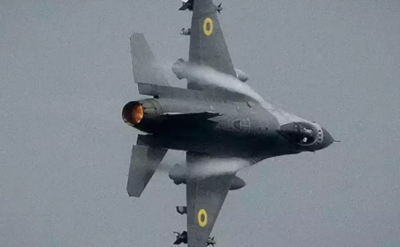 F-16 пролетел над крышами домов в Сумах: видео ➤ Prozoro.net.ua