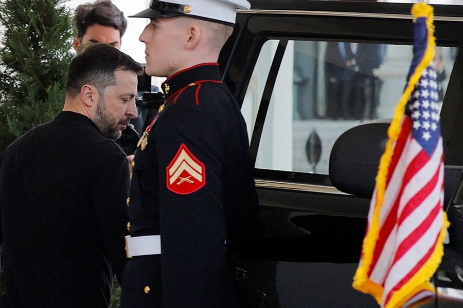 Американец в слезах с бранью набросился на Трампа и Вэнса