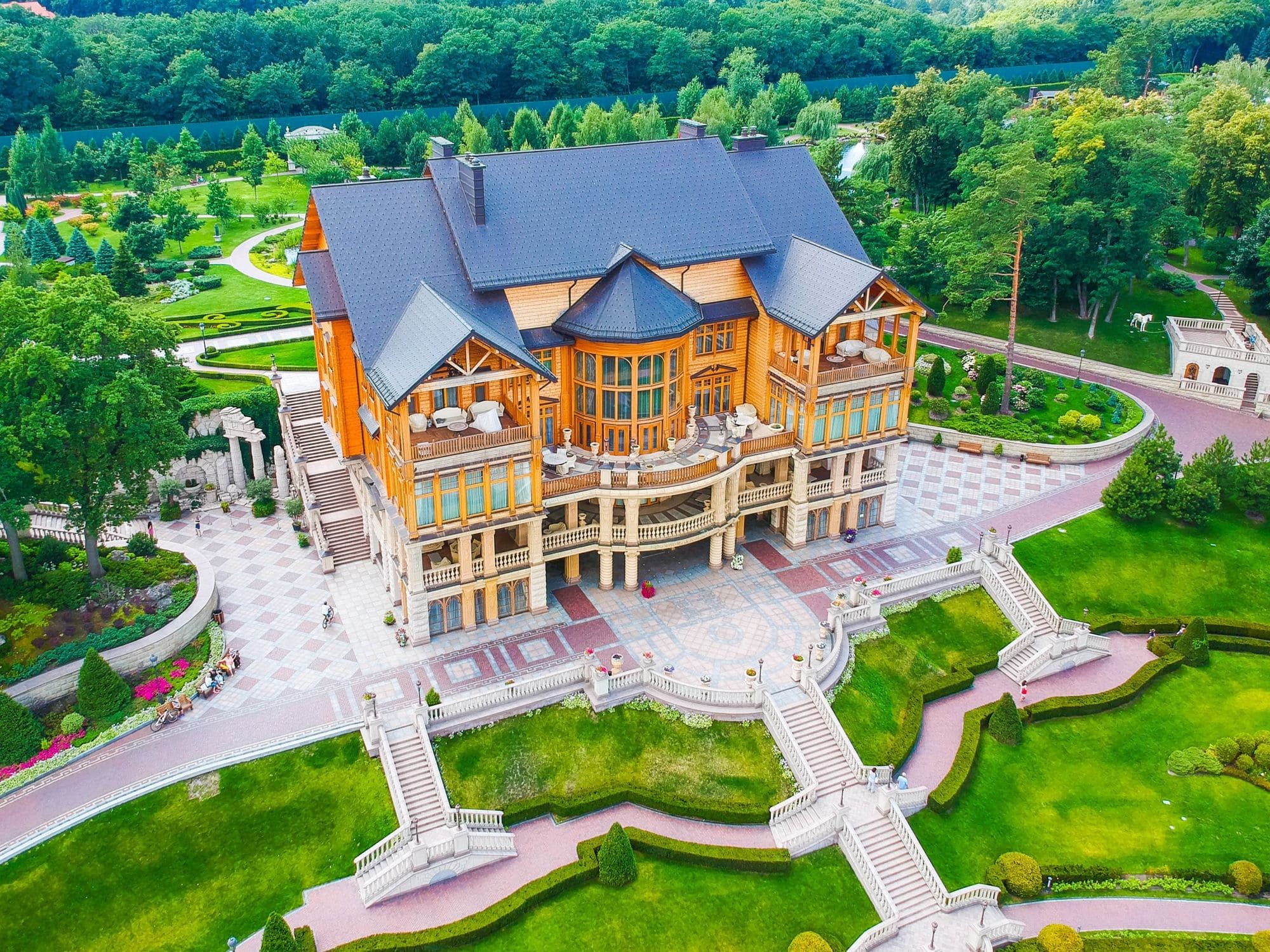 Почему Янукович держал у себя золотой батон? Ответ вас удивит