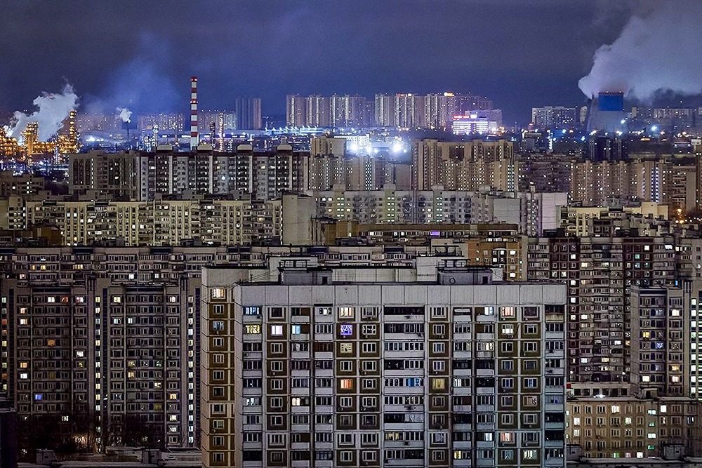 Взрывы, пожары и закрытые аэропорты: РФ массированно атаковали дроны