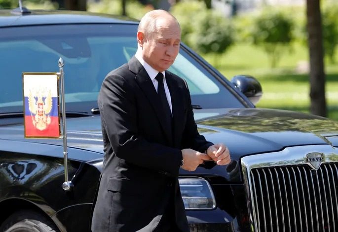 В Москве взорвался и загорелся лимузин Путина: СМИ раскрыли детали