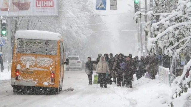 Влупит мороз и будет сыпать снег: где в Украине резко похолодает