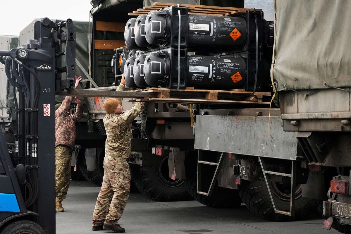 США имеют два варианта поставки оружия для Украины — экс-посол Гербст