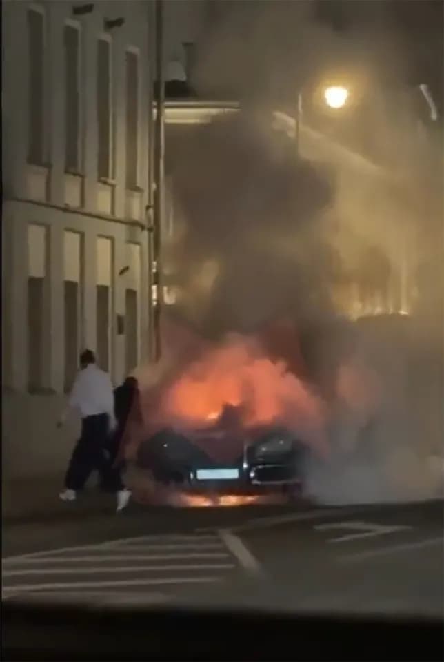 Лімузин Путіна вибухнув у центрі Москви: фото та відео 5 Лімузин Путіна вибухнув у центрі Москви: фото та відео
