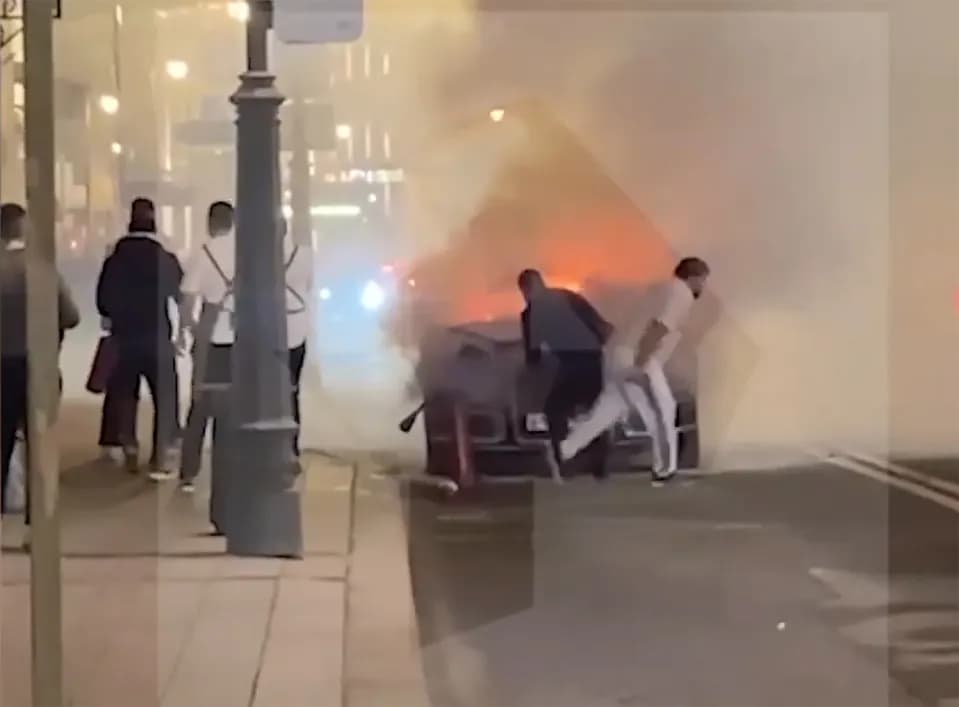 Лімузин Путіна вибухнув у центрі Москви: фото та відео 3 Лімузин Путіна вибухнув у центрі Москви: фото та відео