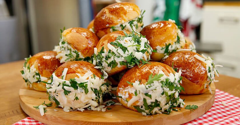 Чесночные булочки: рецепт с сыром
