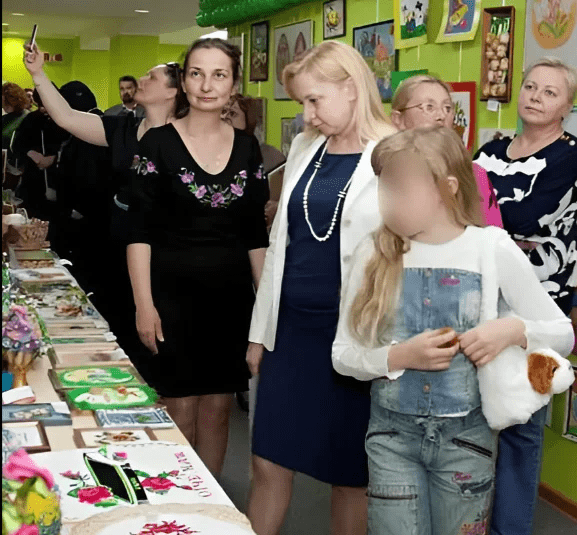 Коханка Януковича змінила прізвище та загрузла у боргах в Росії