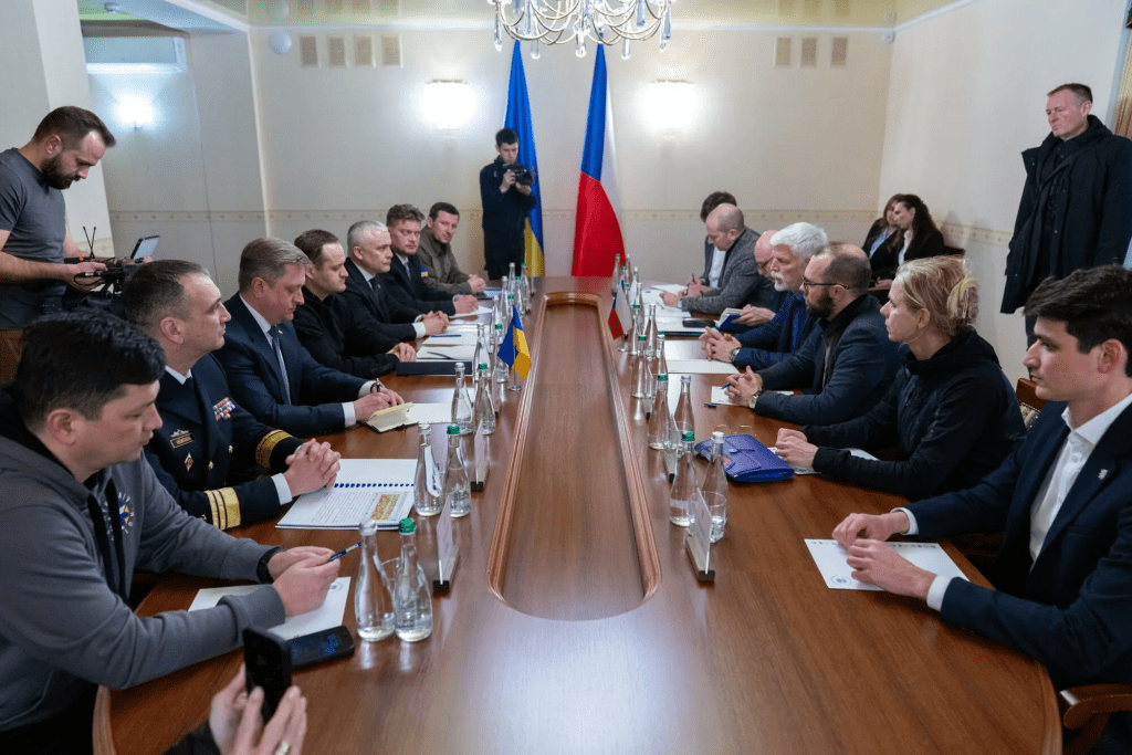 Під час візиту президента Чехії до Одеси Росія атакувала місто "Шахедами" 3 Під час візиту президента Чехії до Одеси Росія атакувала місто "Шахедами"