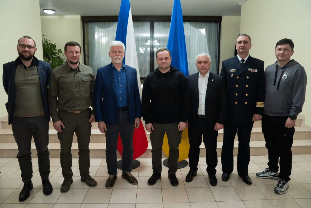 Під час візиту президента Чехії до Одеси Росія атакувала місто "Шахедами" 4 Під час візиту президента Чехії до Одеси Росія атакувала місто "Шахедами"