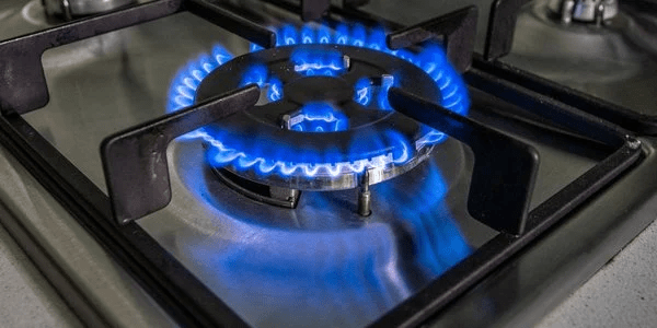 Українці готуються до нових тарифів на газ та електроенергію: що треба знати