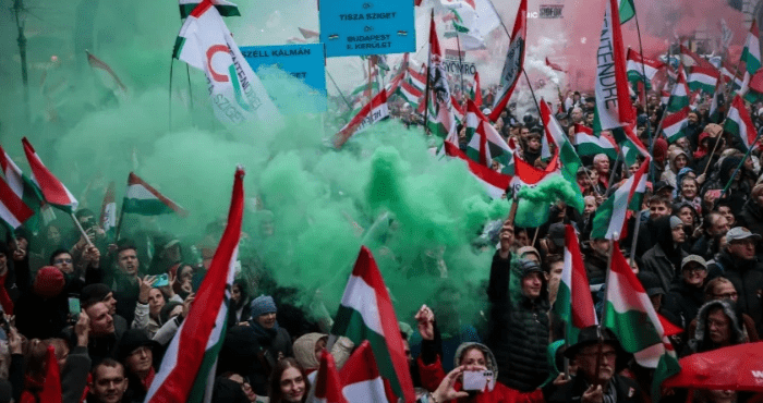 Сербія та Угорщина у протестах: як це позначиться на підтримці Кремля?