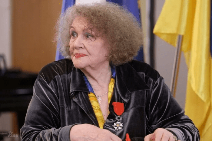 95 років Ліні Костенко: святкування в колі друзів і нові фото