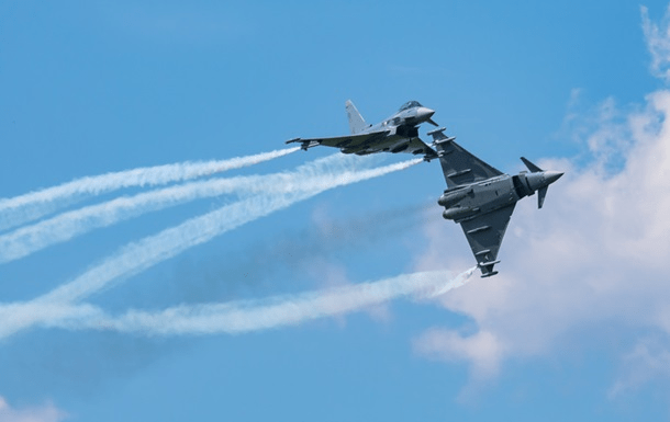 Британія підтвердила готовність відправити винищувачі Typhoon в Україну