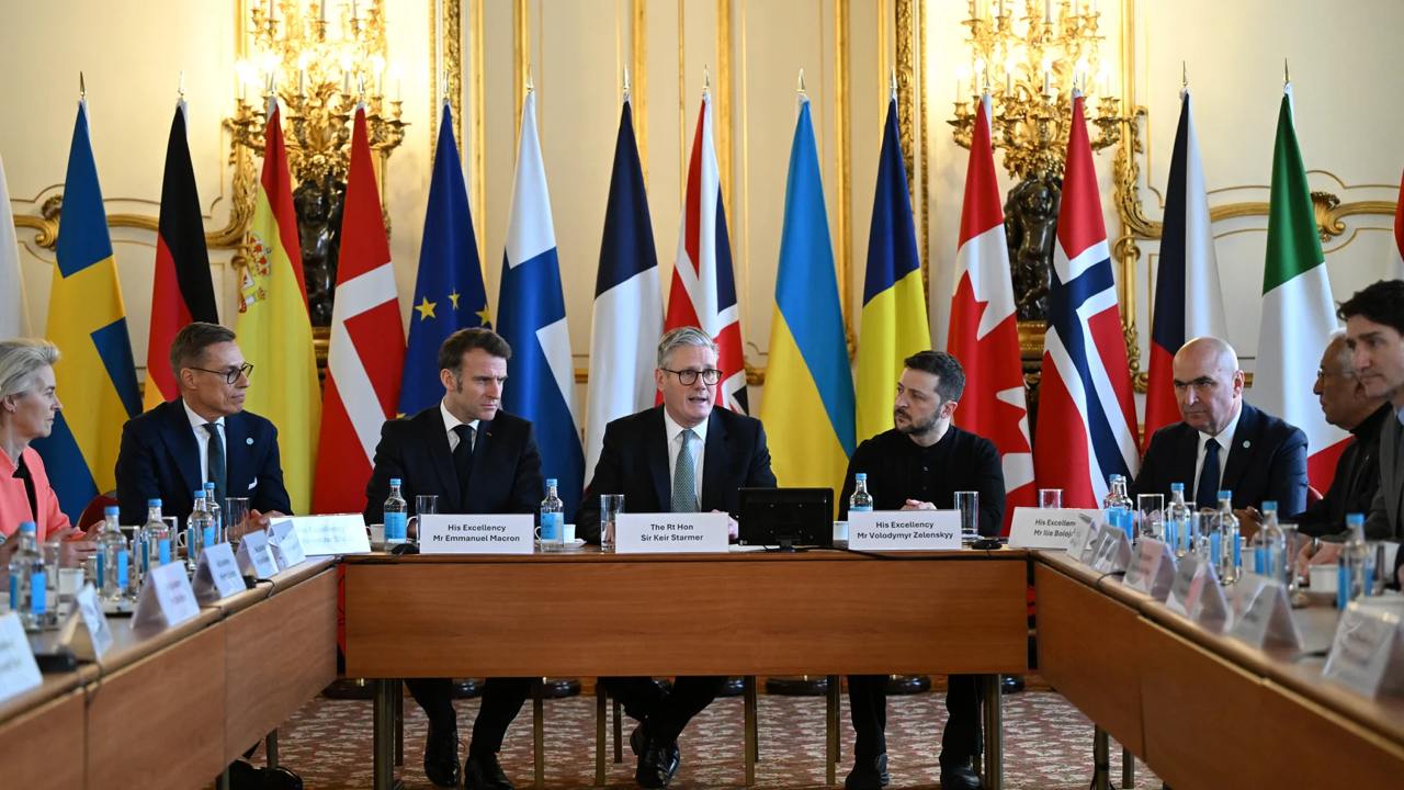 Макрон заговорил о размещении ядерного оружия