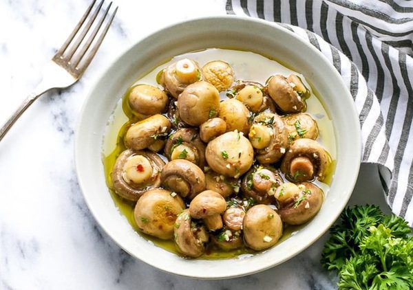 Маринованные шампиньоны исчезнут со стола вмиг: рецепт вкусной закуски