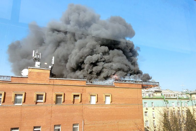 Пожежа в центрі Москви: полум’я охопило елітний ЖК 4 Пожежа в центрі Москви: полум’я охопило елітний ЖК
