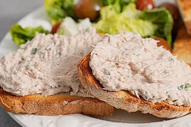 Самая вкусная намазка с тунцом, которая готовится за считанные минуты: рецепт