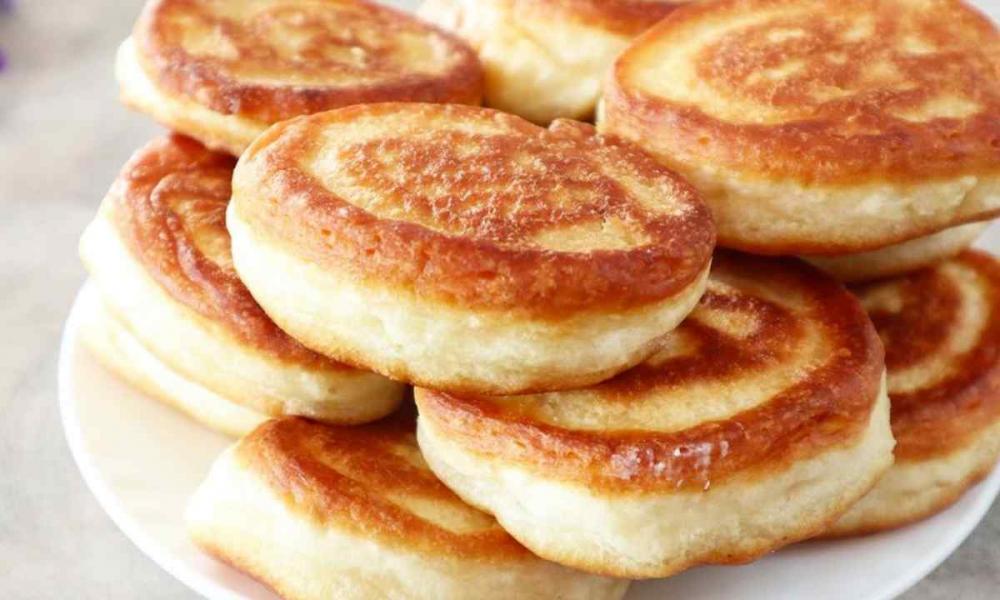Вкусные дрожжевые оладьи: без молока или кефира