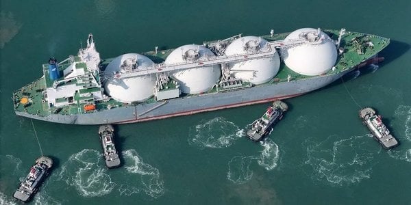 ЄС офіційно заблокував перевалку газу РФ: що зміниться для Кремля