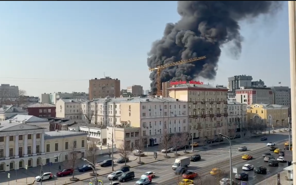 Пожар в центре Москвы: пламя охватило элитный ЖК
