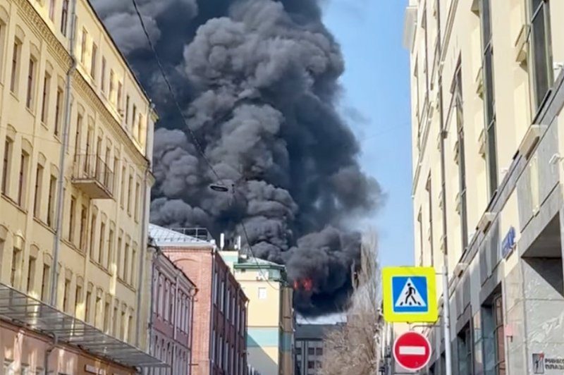 Пожежа в центрі Москви: полум’я охопило елітний ЖК 5 Пожежа в центрі Москви: полум’я охопило елітний ЖК