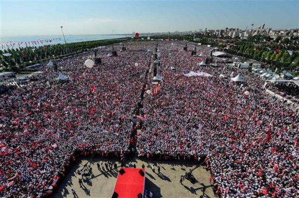 В Стамбуле на митинг вышли более 2 миллионов человек: что требуют турки (фото)
