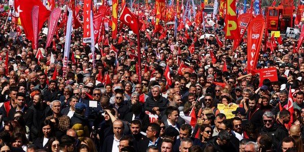 В Стамбуле на митинг вышли более 2 миллионов человек: что требуют турки (фото)