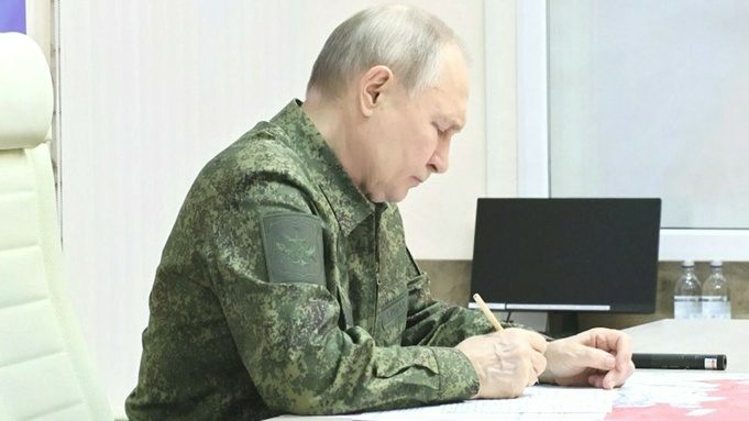 Поява Путіна у військовій формі: нардеп побачив знак