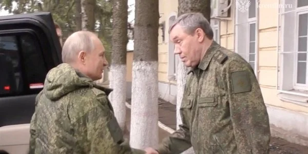 Поява Путіна у військовій формі: нардеп побачив знак